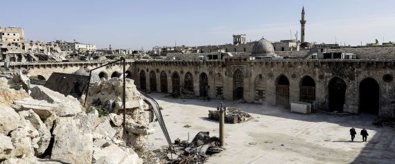 "بقايا جيراننا ما زالت تحت الرُّكام".. رحلة بين أنقاض حلب الشرقية تروي كيف دُمرت 20 سنة في لمح البصر