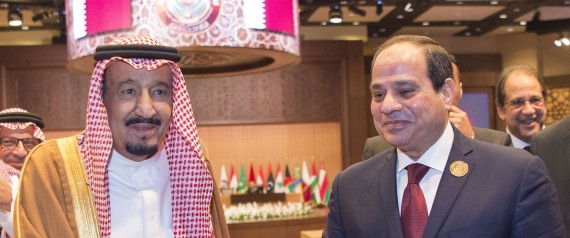 محللون عرب: لهذه الأسباب التقى الملك سلمان والسيسي في القمة العربية