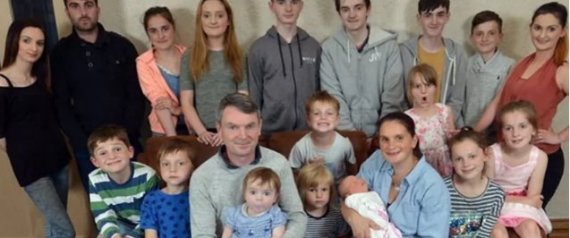 زوجان ينتظران طفلهما العشرين.. تخيل كم كان عمر الأم عند إنجاب أول طفل!