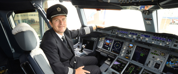 طَيَّارُون يكشفون اللحظات الأكثر رعباً التي لم يشعر بها الركَّاب.. كيف تمسكوا بالحياة؟