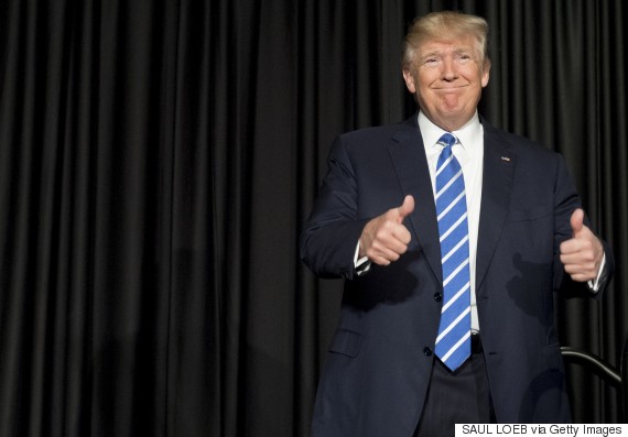 donald trump thumbs