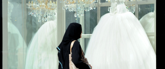 هل تقبل أن تعقد قرانك امرأة ؟.. "مفتية ومأذونة" وظائف جديدة محتملة للسعوديات