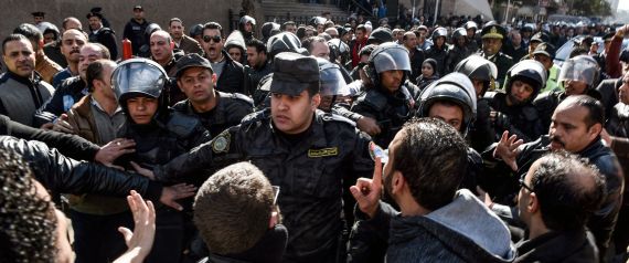 البرلمان المصري يلغي سلطة وزير الداخلية في منع المظاهرات