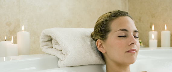 5 أخطاء نقوم بها أثناء الاستحمام تؤدِّي إلى شيخوخة البشرة