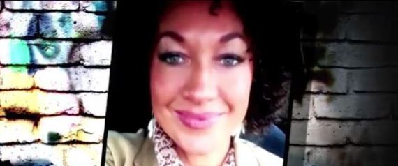 على عكس مايكل جاكسون.. هذه الفتاة بيضاء لكنها تشعر بالانتماء إلى الأفارقة منذ الصغر فاتخذتْ قراراً كلَّفها الكثير