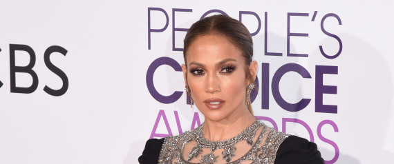 ماذا تفعل جينفر لوبيز لتبدو في سنِّ الـ27 بدلاً من الـ47؟