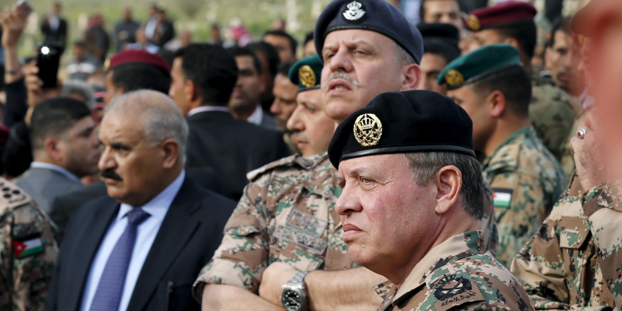 يعشق المغامرات.. العاهل الأردني يزيد الجرعة بالمشاركة بالذخيرة الحية في مناورة عسكرية
