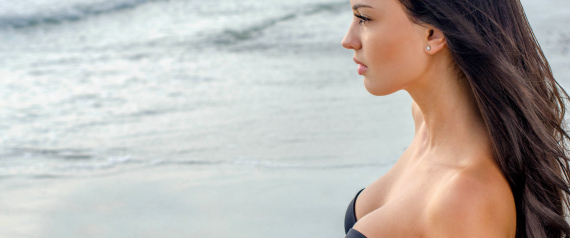 كيف تحافظين على جمال صدرك في فصل الصيف؟ 5 خطوات لا بد من اتباعها