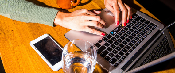 "آبل" تفقد مركز الصدارة.. تعرَّف على أفضل أنواع أجهزة الكمبيوتر المحمولة