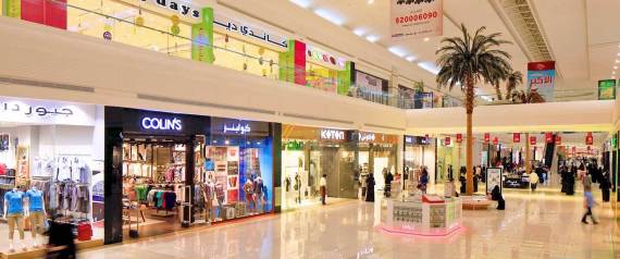 قرار جديد لوزارة العمل.. السعودية تُقصر العمل في المراكز التجارية على مواطنيها فقط