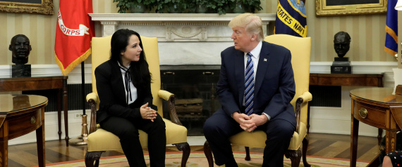 من سجون مصر إلى البيت الأبيض.. الرئيس الأميركي يستقبل آية حجازي في المكتب البيضاوي وهذا ما قاله عنها