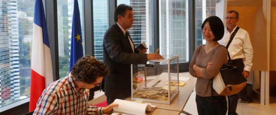 وانطلق سباق الإليزيه.. الفرنسيون يدلون بأصواتهم في الدورة الأولى من انتخابات رئاسية يلفُّها الغموض