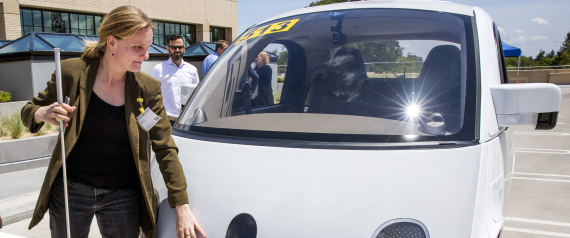 500 سيارة ذاتية القيادة تبدأ مهامها في نقل مئات الأسر.. لكن لماذا وضعت الشركة شخصاً خلف كل عربة؟