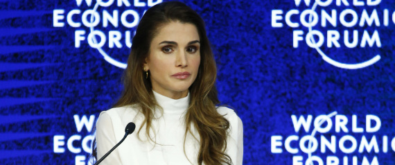 ولي العهد أخرجها من الصورة فردَّت بتعليق طريف.. الملكة رانيا تتخلى عن "الرسمية" على إنستغرام