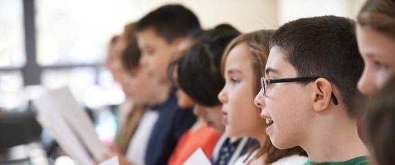 خوفاً من تأثير الإسلام عليهم.. بريطانيون يسحبون أبناءهم من الحصص الدينية والكنيسة غاضبة