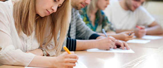 eBay تبيع أدوات ذكية للمساعدة على الغش.. إحداها سماعات دقيقة مزودة بمكبر صوت!