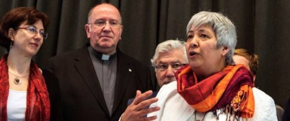 دفاعاً عن المسلمين.. ألمانية تفتتح مسجداً "ليبرالياً" داخل كنيسة يصلِّي فيه الرجال والنساء جنباً إلى جنب