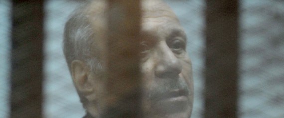 أجهزة سيادية تطارده وزوجته تتعهد بعودته.. تعرَّف على 5 سيناريوهات لاختفاء وزير داخلية مبارك