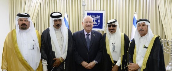 حدَّثهم عن طفولته في القدس وعن القرآن وقصة ألف ليلة وليلة.. ضجة بالأردن بعد زيارة وفد عشائري للرئيس الإسرائيلي