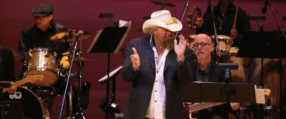 مغني ترامب الذي سيحيي حفلاً في السعودية قد ينتهي بـ"كارثة"! هذا ما يخشاه مغردون أميركيون