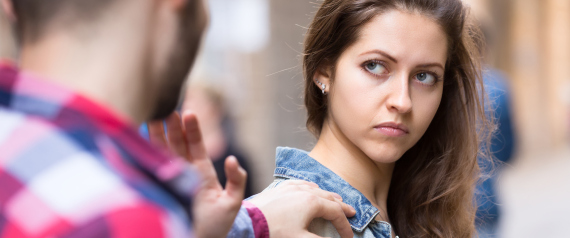 3 شهور سجناً و200 دولار غرامة لكل من يتحرش بفتاة تونسية.. كيف ردَّ الشباب على مشروع القانون؟