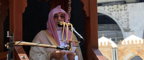 ماذا قال إمام المسجد الحرام في خطبة الجمعة عن قمة ترامب مع القادة العرب؟