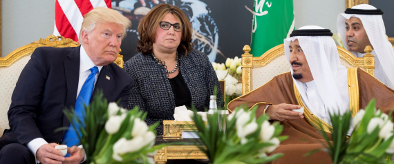 تزامناً مع زيارة ترامب.. اتفاقاتٌ عسكرية بين الرياض وواشنطن.. وأرامكو تتوسَّع بأميركا.. ومركزٌ لمراقبة "المتشددين" على الإنترنت