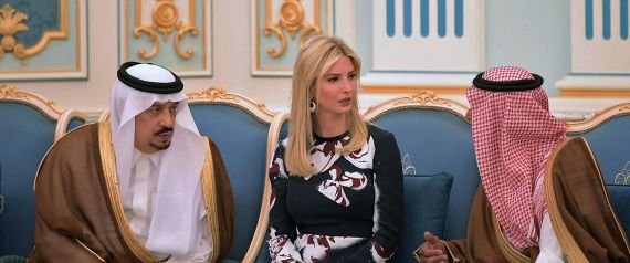 إيفانكا تحظى باهتمام السعوديين وتتعلم "هزَّ الفنجان".. وهذا هو الوسام الرفيع الذي حصل عليه أبوها ترامب