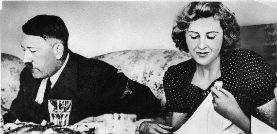 نهاية زوجات أشهر حكام العالم الديكتاتوريين O-HITLER-AND-EVA-BRAUN-570