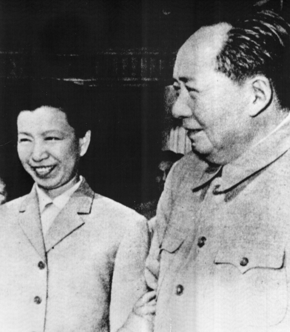 نهاية زوجات أشهر حكام العالم الديكتاتوريين O-JIANG-QING-MAO-570