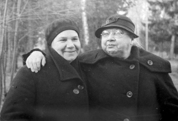 نهاية زوجات أشهر حكام العالم الديكتاتوريين O-NADEZHDA-KRUPSKAYA-570