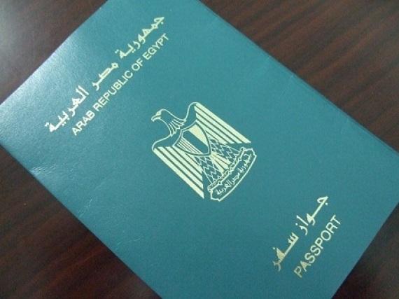 هل فكرت لماذا يحمل جواز سفرك هذا اللون؟.. 4 ألوان أساسية للباسبورات حول العالم O-EGYPTIAN-PASSPORT-570