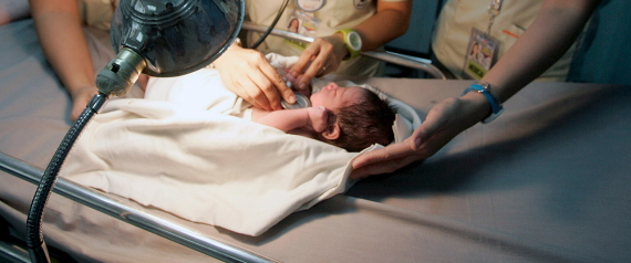 بين السعودية والهند طفل يُولَد على ارتفاع 35 ألف قدم.. فمن الذي قام بمساعدة أمه؟ N-BABY-BORN-ON-FLIGHTS-large570