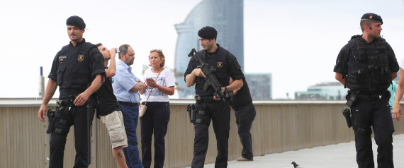 Homme recherche par la police