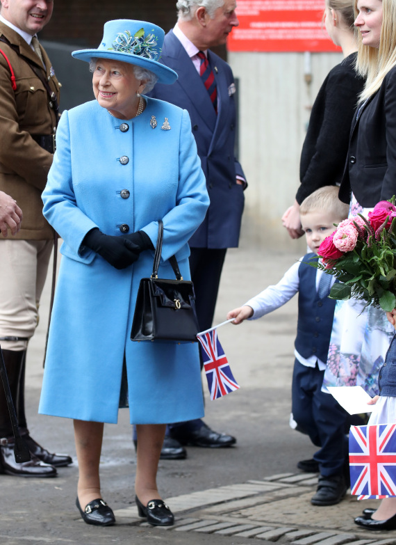 queen elizabeth handbag