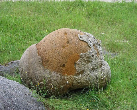 تتنفس وتنمو وتتحرك.. "الحجارة الحية" ظاهرة غريبة في رومانيا O-STONES-570