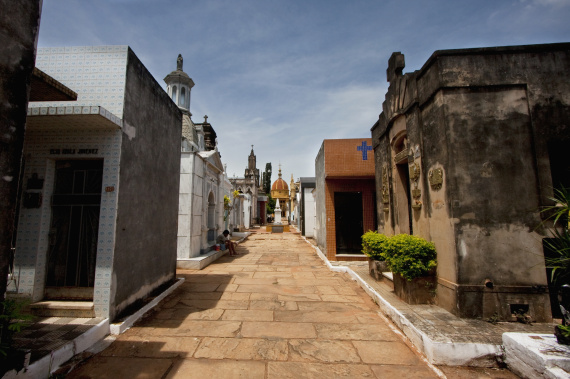 قد تتمنى أن تدفن في إحداها.. هذه أجمل 10 مقابر بالعالم O-CEMENTERIO-DE-RECOLETA-570