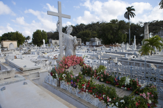 قد تتمنى أن تدفن في إحداها.. هذه أجمل 10 مقابر بالعالم O-COLON-CEMETERY-HAVANA-570