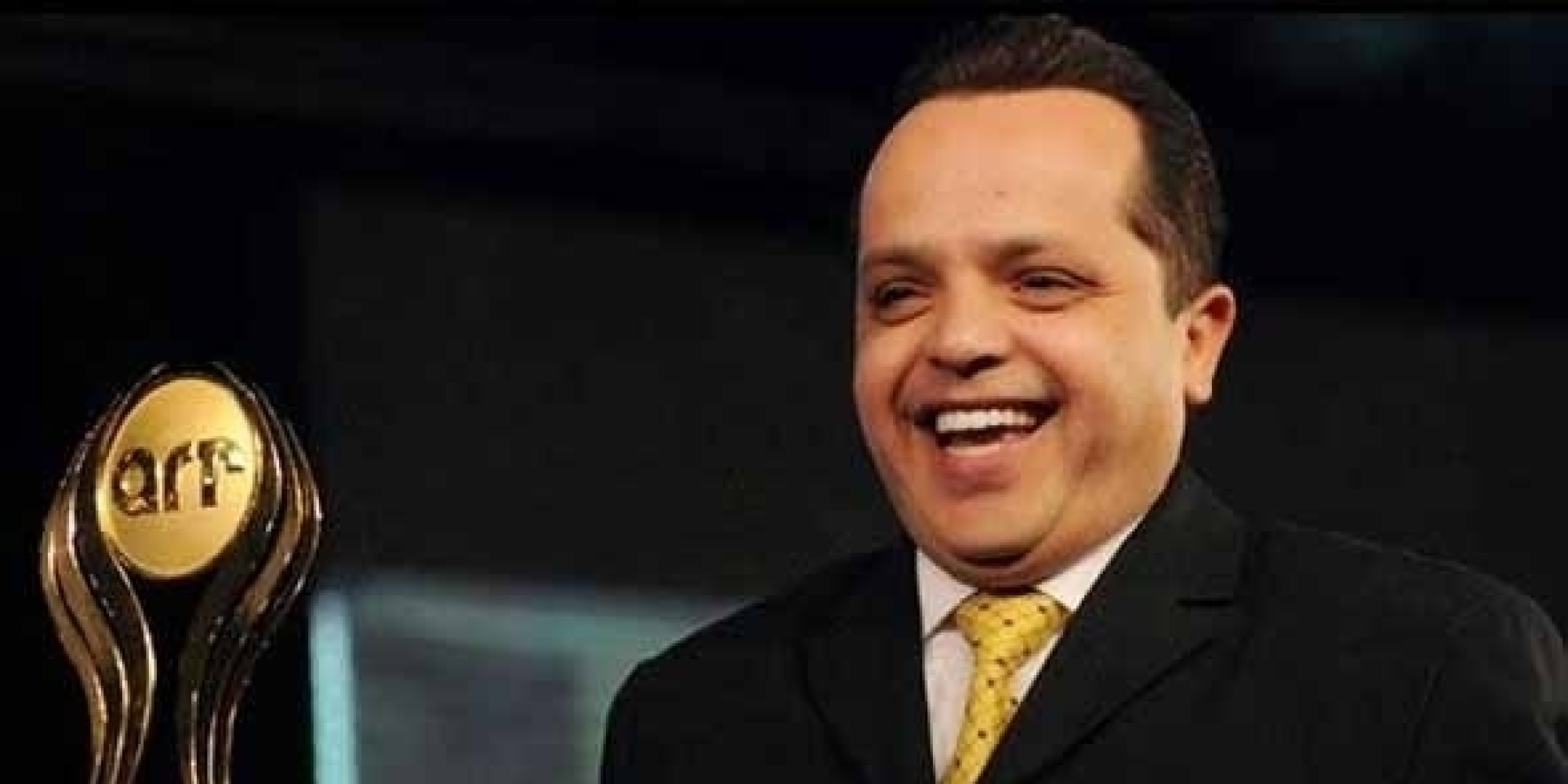محمد هنيدي ينقذ شاباً سعودياً تم محاصرته في تويتر من قبل 3 دول محمد هنيدي ينقذ شاباً سعودياً تم محاصرته في تويتر من قبل 3 دول