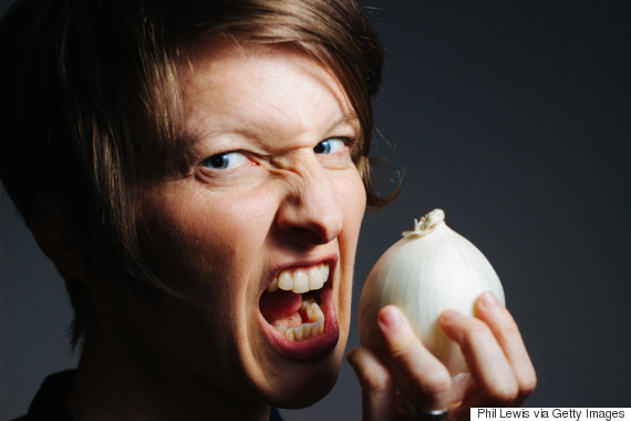 eating onion