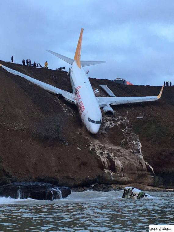 هل شاهدت الصور المرعبة للطائرة التركية؟.. الكشف عن سبب الحادث الذي كاد ينتهي بها في البحر  O-ATTAIRH-570