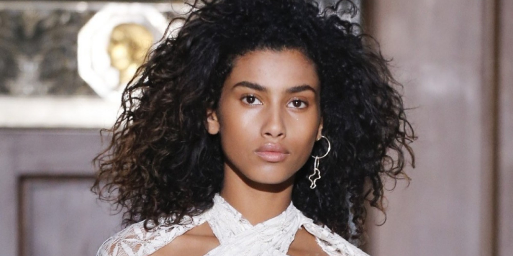 La mannequin d'origine marocaine Imaan Hammam détient le record de