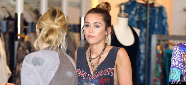 R Miley Cyrus Side Boob 600x275 