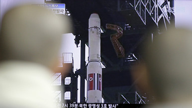North Korean rocket seen on launch pad 