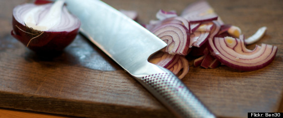 Knifeoncuttingboardben30flickr1200