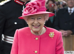Queen Elizabeth II Has Assistants Break In Her Shoes, Document All ...