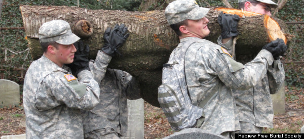 Jewish Soldiers Perform Selfless Acts of Kindness
