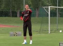 WATCH: Szczesny Scores A Rabona