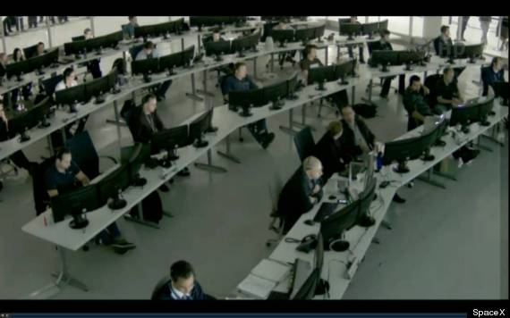 http://i.huffpost.com/gen/620707/thumbs/o-SPACEX-570.jpg?4