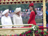 Diamond Jubilee Boat Ride Brings Royal Family...